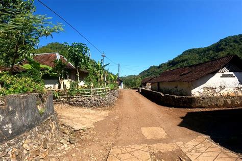 Foto Padukuhan Di Tepi DIY Ini Berada Di Dasar Lembah Bengawan Solo