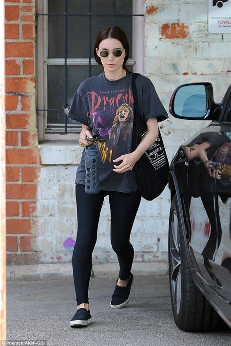 Rooney Mara Wears Dracula Oversized T Shirt Outfits With Leggings