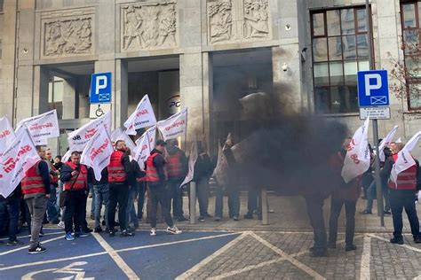 Protest G Rnik W W Warszawie Polski W Giel Ma Przysz O