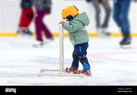 Difficulties of the first steps on skates. Child makes first steps on ...