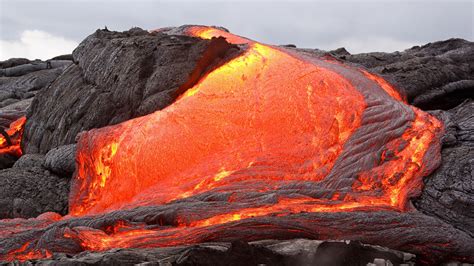 La Lava Volc Nica Un Espect Culo De Color