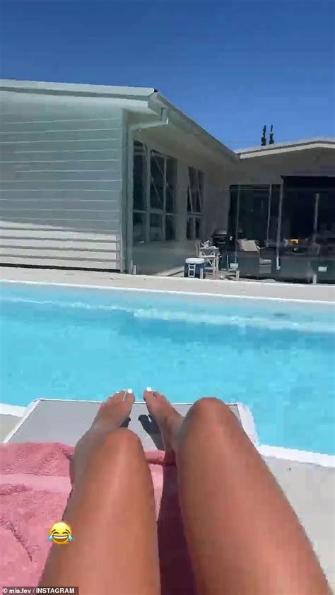 Mia Fevola Shows Off Her Incredible Bikini Body As She Sunbakes