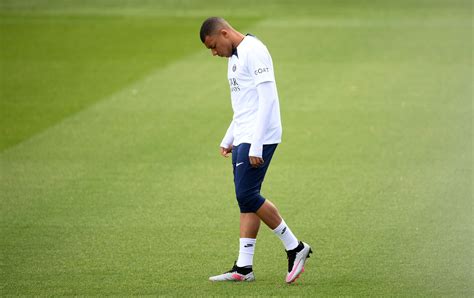 Kylian Mbappe speaks to fans after training with Paris Saint-Germain ...