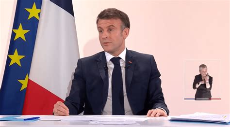 Emmanuel Macron Envisage De Généraliser Luniforme à Lécole En 2026