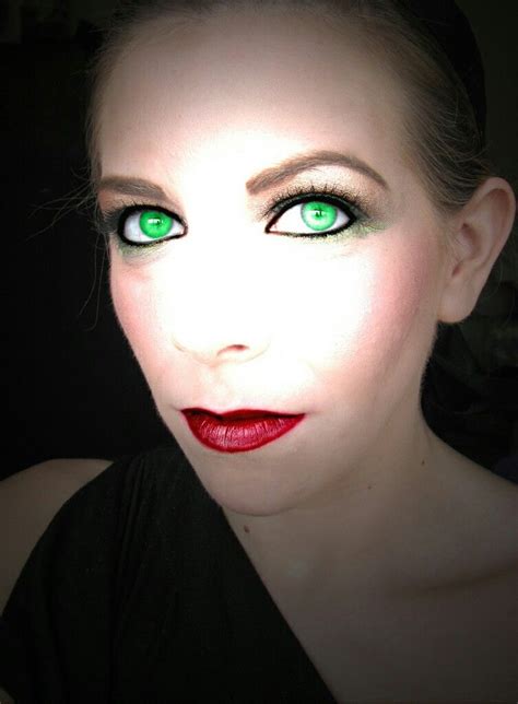 If Annie Lennox Had Green Eyes Her Eyes Are Bright Blue Cb Annie