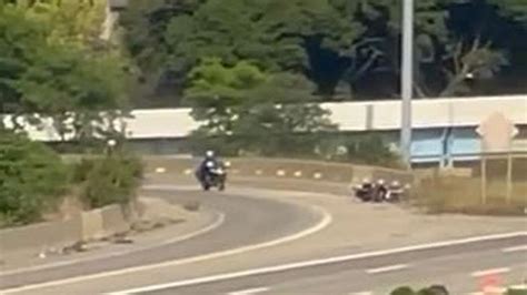 Video: Biden motorcade officer crashes motorcycle en route to Detroit ...