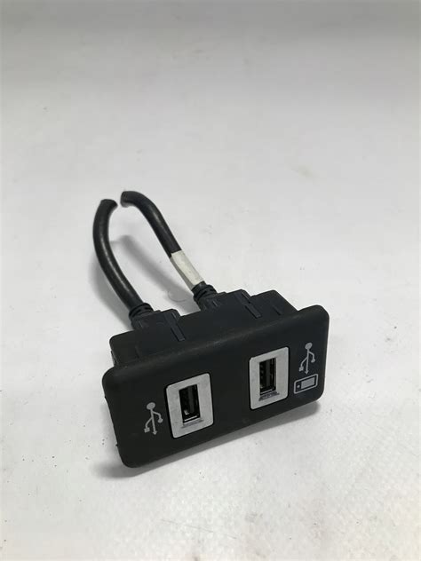 PORT GNIAZDO USB OPEL CROSSLAND X 17 39132905 za 99 44 zł z