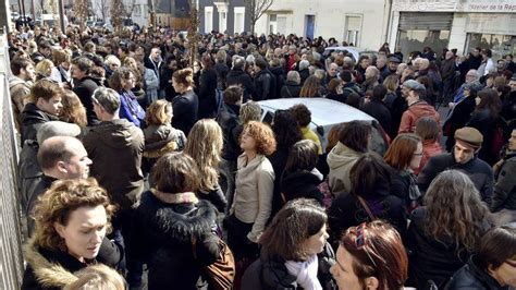 Nantes Plusieurs Centaines De Personnes Rendent Hommage Au