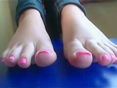 Une Pute De Montreal Fait Un Footjob A Un Americain Quebec Porn PornZog Free Porn Clips