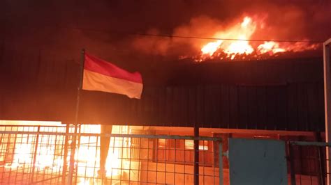 Diduga Korsleting Listrik Rumah Triwati Warga Kota Tegal Habis Terbakar