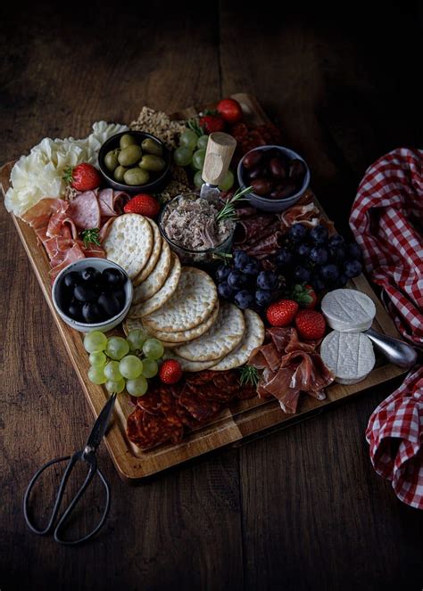 Planche Ap Ritif D Natoire Au Fromage Et La Charcuterie