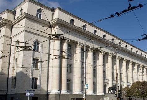 Евакуираха Съдебната палата в София