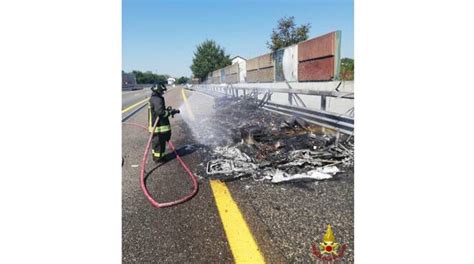 Incendio Ad Un Camper Sull Autostrada A Tra Asti Est E Felizzano