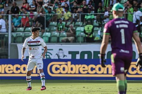 Cano se torna o segundo maior artilheiro do Fluminense no século ao