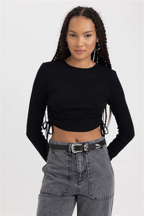 Black Woman Fitted Crew Neck Long Sleeve T Shirt Defacto