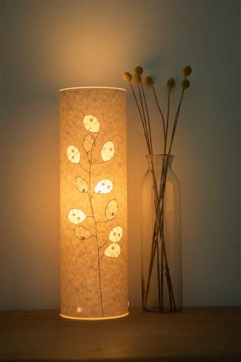 Lampade Design By Hannah Nunn Carta Di Pergamena Con Decori Tagliati A