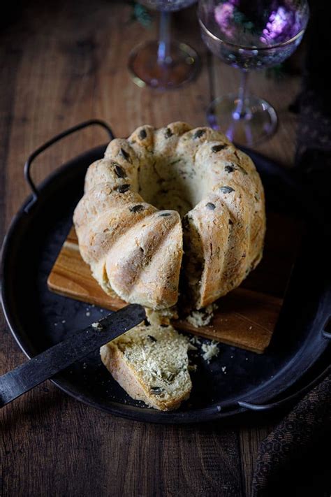 Kouglof salé aux lardons et aux graines de courge