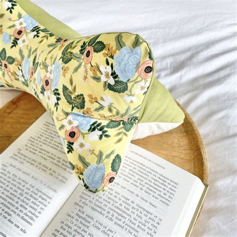 Coussin De Lecture Fleurs Jaune Escale En Bord De Page