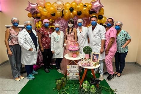 Jovem ganha festa de 15 anos em hospital público do Pará após