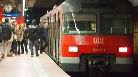 Nahverkehr Stuttgart 22 Jährige wird von S Bahn überfahren News