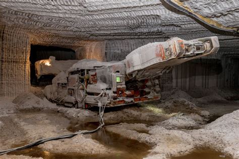 12 Rare Photos That Take You Inside An Amazing Salt Mine Hidden 2 000