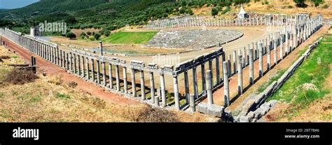 Vista del estadio griego antiguo en el antiguo Messini en Grecia ...