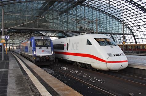 Hier Links 5 370 006 Mit EC45 Von Berlin Hbf Nach Warszawa Wschodnia