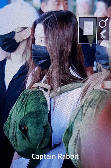 Captain Rabbit🐰 On Twitter 190819 Icn 입국 Pr 가방ㅋㅋㅋㅋㅋㅋㅋ Izone 아이즈원