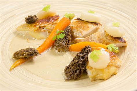 Poularde De Bresse La Cr Me Et Morilles Basse Temp Rature Au Four