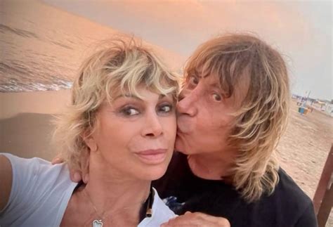 Carmen Russo Ed Enzo Paolo Turchi Sono In Crisi Il Gossip Radio