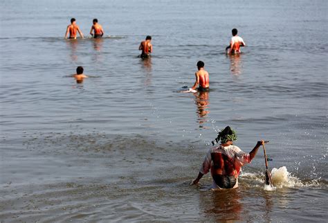 IN PHOTOS Filipino Penitents Atone For Their Sins On Holy Week 2019