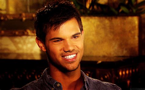 Taylor Laughing His Ass Off Taylor Lautner Photo 29840943 Fanpop
