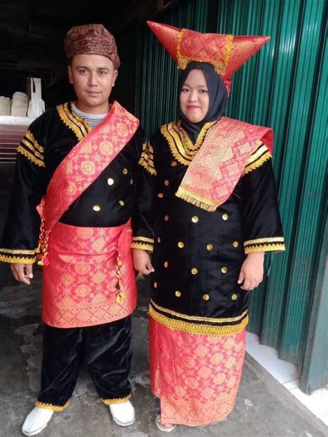 10 Nama Baju Adat Sumatera Barat Beserta Aksesorisnya Dailysia