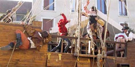 LES TERREURS DES MERS Pirates Sur La Ville Pirates Eau Et Mers