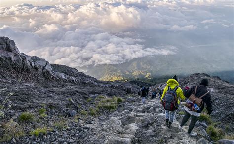 Climbing Mount Agung In Bali Sunrise Trek Tom Veronica