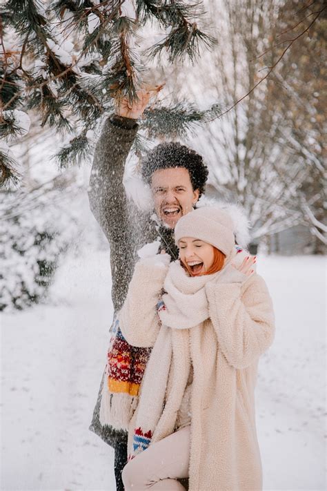 Zimowa Sesja Na Niegu We Dwoje Ania Mioduszewska Fotografia