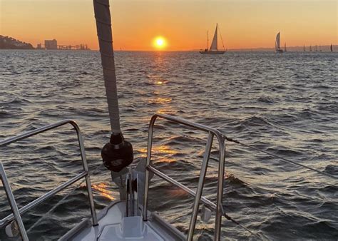 Lissabon Privétocht bij zonsondergang op een luxe boot op de rivier de