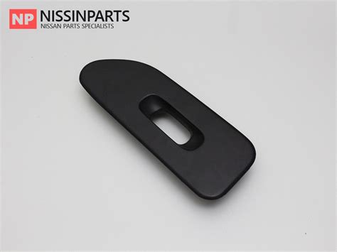 Nissan Cefiro A Left Front Passengers Window Switch Surround