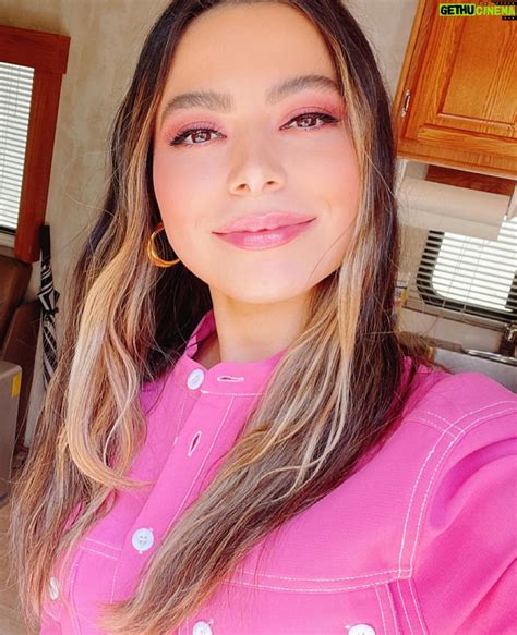 Miranda Cosgrove Instagram On Wednesdays We Wear Pink Gethu Cinema