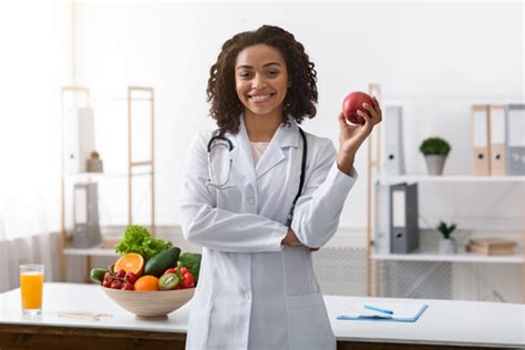 What is the Best Way to Become a Dietitian or Nutritionist?