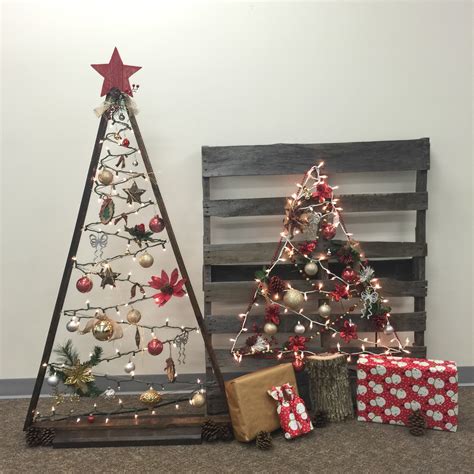 Diypalletboardwoodtrianglechristmastree Project Goble