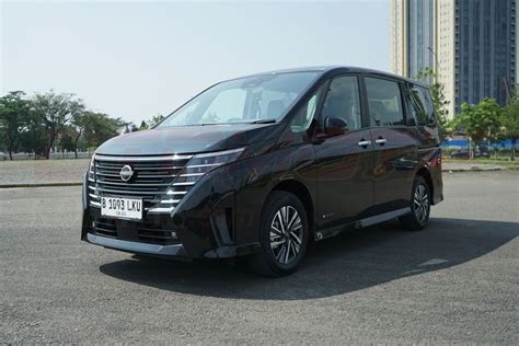 Foto Desain Eksterior Nissan Serena E Power Mirip Model Lama