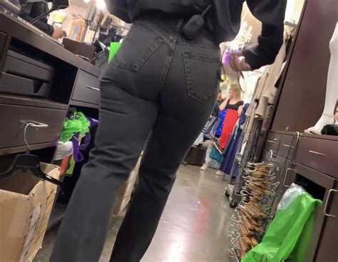 MILF PAWG In Tight Jeans Tight Jeans Forum