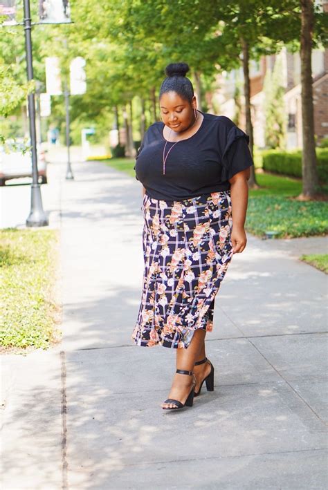 Yellow And White Colour Outfit You Must Try With Pencil Skirt Polka