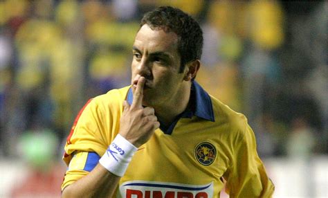 Cuauht Moc Blanco Alza La Mano Para Dirigir Al Am Rica Y A M Xico Tras