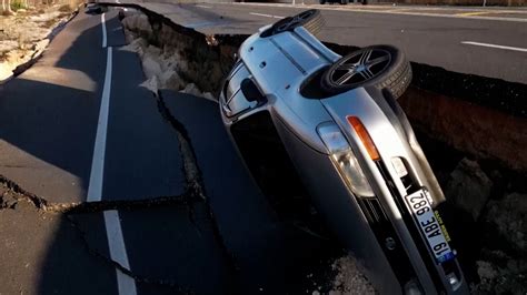 La Severa Destrucción Que Dejó El Terremoto En Las Carreteras De Turquía Noticias Univision