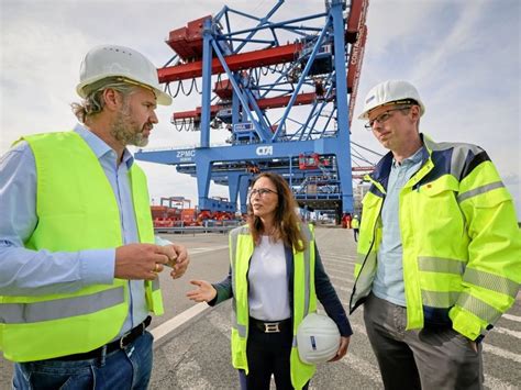 Hamburger Hafen HHLA Mitarbeiter bangen um ihre Arbeitsplätze