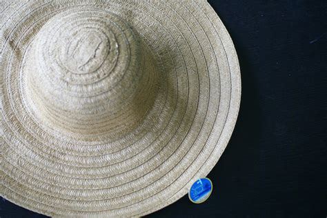 eyeful of lovely: Simple chic DIY straw hat re-makeover. Just in time for summer