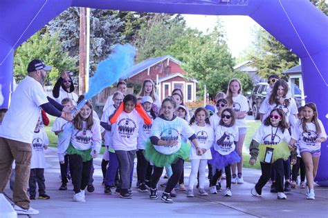 Runners Enjoy Colorful Mess At Yards Inaugural Color Fun Run