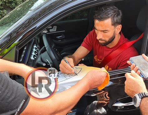 Trigoria Foto E Autografi Con I Tifosi Per Rui Patricio Prima Della